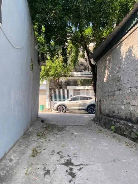 Do chồng em chuyển công tác lâu dài nên Gia đình cần bán rẻ căn nhà 2 tầng mà em rất tâm đắc.