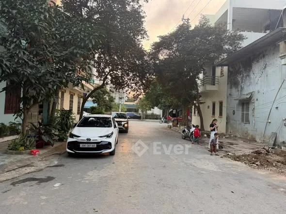 BÁN ĐẤT TẶNG NHÀ – ĐẦU VE MB1167 NAM NGẠN Diện tích: 55m²