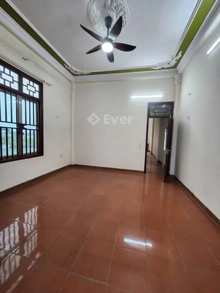 Bán căn nhà 2 tầng phố quyết thắng quảng thịnh, gần trường mần non, cấp 1, cấp 2 Dt 76mv. Mt: 4,5 m