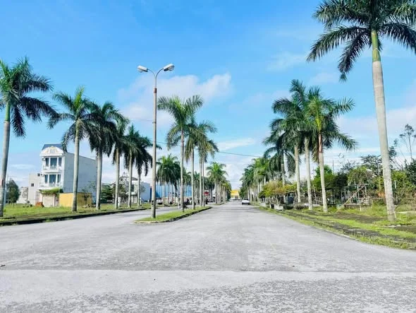 -BÁN 2 LÔ LK ĐẦU VE ĐƯỜNG ĐÔI MB 81 TÂN PHONG - Diện tích 210m² (10,5x20m)