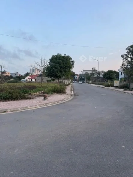 LÔ ĐẤT ĐẸP 72M² – MẶT TIỀN 8M VỈA HÈ 4M; ĐƯỜNG 7,5M Vị trí: Đông Hương – TP Thanh Hóa