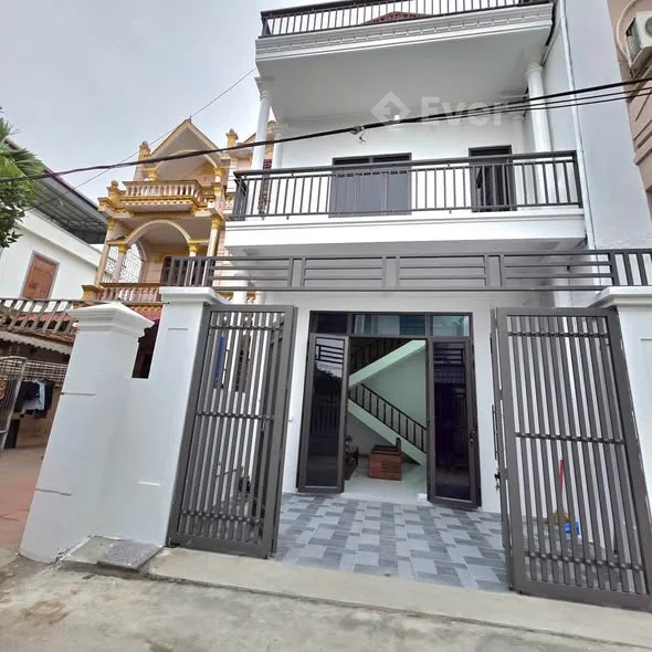 Nhà 2 tầng phường Quảng Thịnh – Vị trí đẹp, ở ngay• Kết cấu: 1 phòng khách, 4 phòng ngủ, 2 nhà vệ