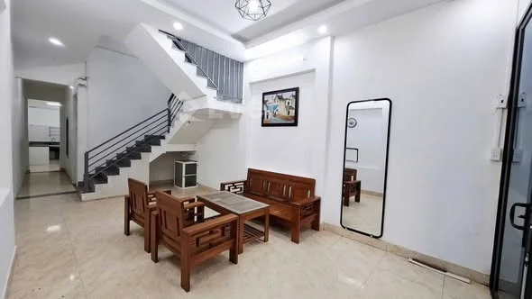 NHÀ 2 TẦNG – PHƯỜNG NGỌC TRẠO.
 • Diện tích: 63m². 
 • Đường 2 ô tô tránh nhau thoải mái, có vỉa hè - 3,75 tỷ - 63m²