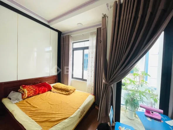 BÁN GẤP TRƯỚC TẾT – NHÀ 3 TẦNG MỚI TINH Đông Vệ Cũ ( P. Hạc Thành )