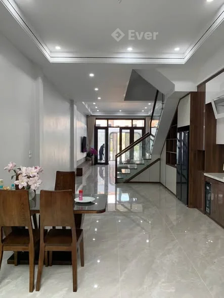 NHÀ ĐẸP TĐC NÚI LONG – FULL NỘI THẤT – VÀO Ở NGAY