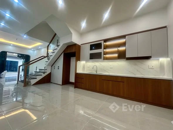 Nhà 3 tầng mới tinh – Cặp đầu ve – Đức Hậu 70m² | MT 4,85m 3PN – 4WC – ban công thoáng