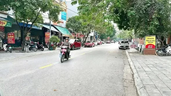 𝐁𝐀́𝐍 𝐍𝐇𝐀̀ 𝟓 𝐓𝐀̂̀𝐍𝐆 𝐌𝐀̣̆𝐓 𝐏𝐇Ố Đ𝐈𝐍𝐇 𝐂𝐎̂𝐍𝐆 𝐓𝐑𝐀́𝐍𝐆 – 𝐓𝐑𝐔𝐍𝐆 𝐓𝐀̂𝐌 𝐓𝐏 Thanh Hóa