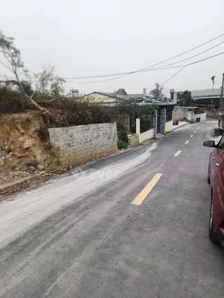 Bán đất khu 5a Vàng Danh uông bíĐường trải nhựa apphan 2 ô tô tránh nhau