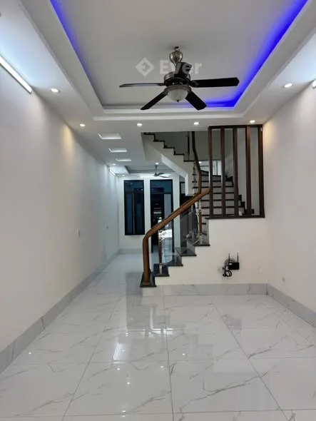 NHÀ ĐẸP MỚI XÂY - Căn nhà 2 tầng trục chính đường Bạch Đằng - P. Quảng Hưng