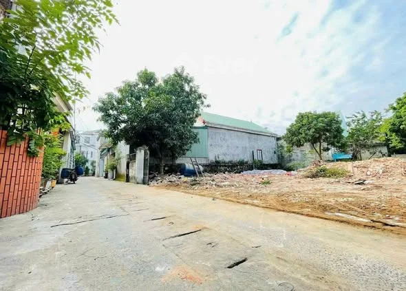 ĐẤT HƯNG BÌNH GẦN CHỢ CỬA BẮC - NGÕ ĐƯỜNG LÊ LỢI ĐƯỜNG 4M THÔNG THOÁNG GIÁ CHỈ 3,6xty