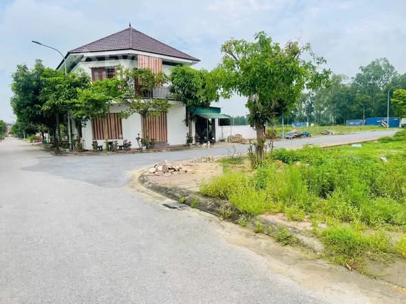 Lô góc 2 mặt tiền khu Tái Định Cư xuân Đồng - Nghi Đức.. Chủ cần bán trước tết