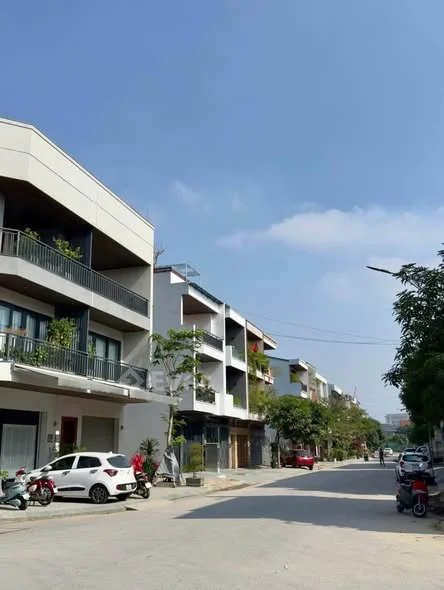 Bán nhà siêu đẹp khu đô thị Nam Lê Lợi Diện tích : 110m2 (5,50 x 20), gồm 3 tầng 1 tum