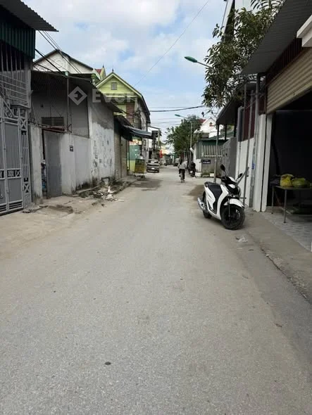 BÁN NHÀ 2 TẦNG – HƯNG BÌNH, TP VINH Vị trí: Ngõ đường Văn Đức Giai, khu vực trung tâm Hưng Bình