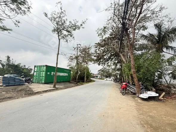 Bán đất mặt đường Nguyễn Chí Thanh - Hưng Đông- Diện tích : 105,8m2- Giá : 3ty790- Hướng : Bắc