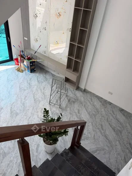 nhà 2 tầng cách ngõ phan thúc trực cách đường 10m , S:62,1m, ngang 5,72, sau 6,30m , hướng Tây nam