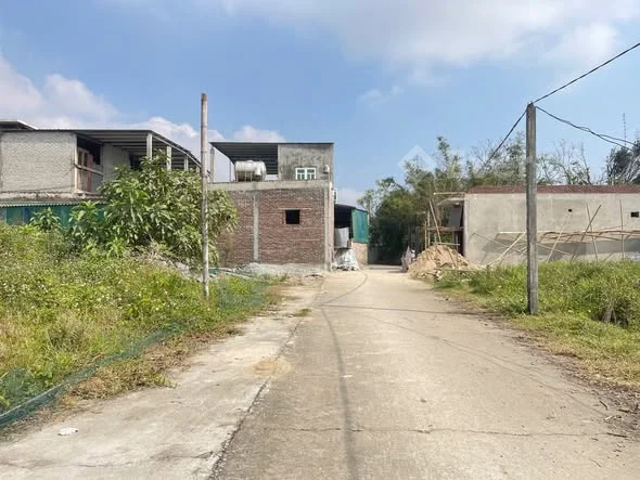 . Bán đất khối 9- Nghi Phong-TP Vinh. Diện tích 109m2(7,55*14,5). Giá 1tỷ980