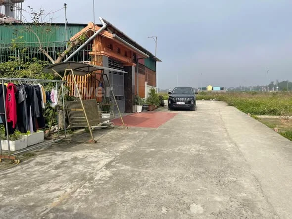 Bán Đất Nghi Hải - P Cửa Lò - TP VinhDiện Tích:101,8m2 (5,5*18,8)Giá :1ty9xx