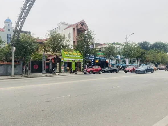 Bán nhà mặt đường Hồ Tùng Mậu, p. Trường Vinh+ Diện tích 63m2 (4.5x14m)