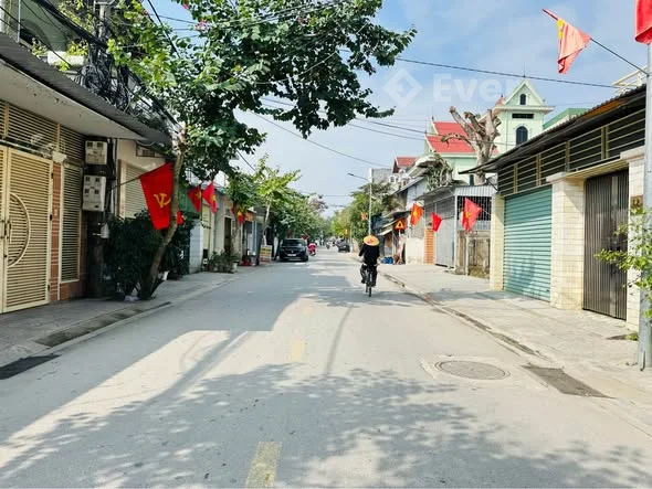 Em có lô đất mặt đường Nguyễn Tiềm chưa qua đường tàu cần bán,diện tích 80,5m2 bìa vuông vắn nở hậu