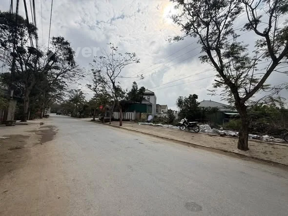 Bán đất mặt đường Nguyễn Chí Thanh - Vinh Hưng- Diện tích : 105,8m2- Giá : 3ty790