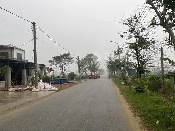 bán lô đất mt đường đồng môn một bên uỷ ban xã đồng môn DT: 8x23 tổng 193m2