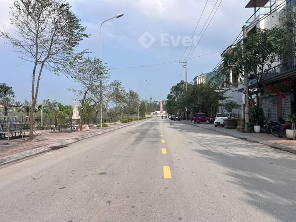 Cần bán mặt đường Hoàng Xuân Hãn, đối diện công viên trung tâm