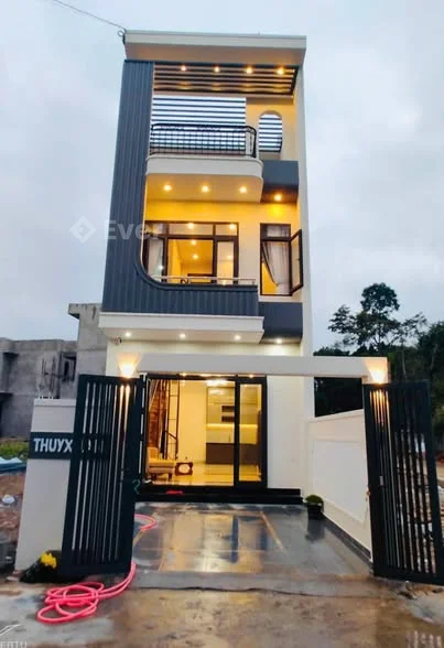 MỞ BÁN NHÀ 3 TẦNG KIỆT Ô TÔ – HUYỀN TRÂN CÔNG CHÚA, TP HUẾ Giá: 3 tỷ 480tr - Thỏa thuận - 86.5m²