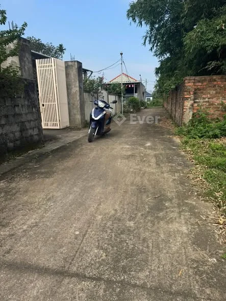 Lô đất rẻ TDP 11 Đồng Sơn, dt 10*13,5 (có 90xd). Vị trí: ngõ Ngô Sĩ Liên thông ra Đoàn Chí Tuân.