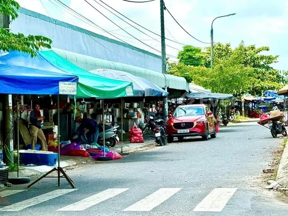 Cần bán lô đất Nhân Hoà 6vị trí sát góc ngã 4, đối diện chợ MIẾU BÔNG.