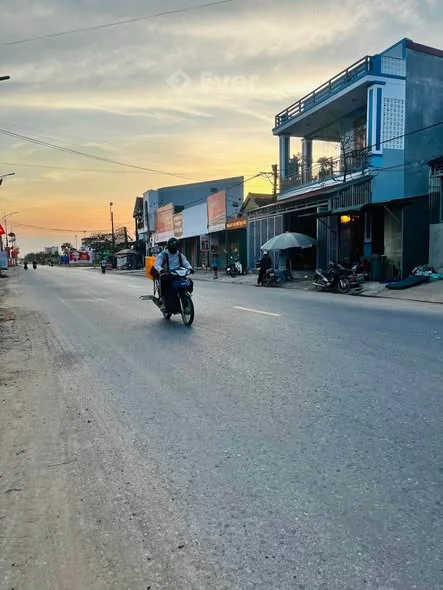 3 lô liền kề. 525m2. Vị trí đắc địa sầm uất xã Lệ Thuỷ21m mặt tiền đường Nguyễn Tất Thành