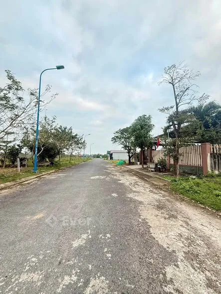 Mặt Tiền Tố Hữu Ái Tử - Triệu Phong
Dt 8x28,75
Hướng TB
Giá 1.3xx.
. Lh 0942757***