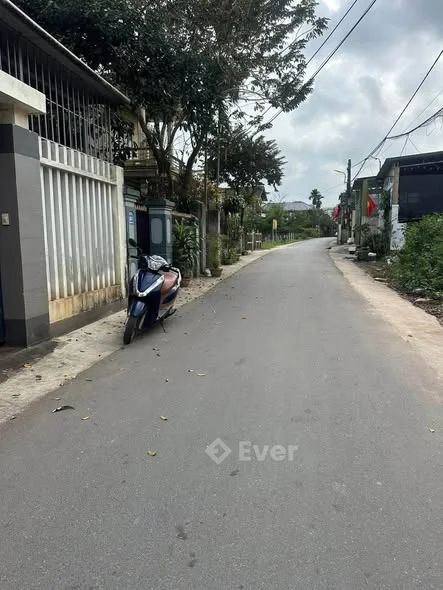 B.án nhà kiệt Trần Cao Vân, trung tâm p5 cũ Đông Hà . Nhà cấp 4 có 2 phòng ngủ