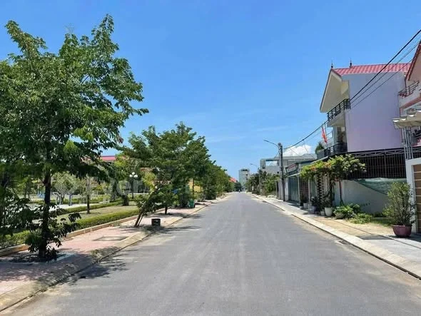 MẶT TIỀN NGUYỄN DUY TRINH – DÃY 2 TRỤC 36M Vị trí đẹp, khu dân cư đông đúc