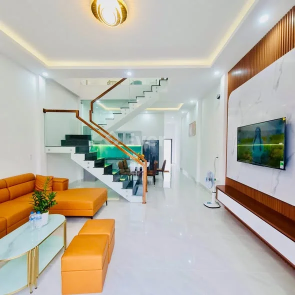 Nhà 2 tầng, 2 mê đúc, hẻm Phạm Văn Đồng, Quảng Ngãi, gần Vincom, gần Quảng Trường Giá chỉ 2tỷ 650tr