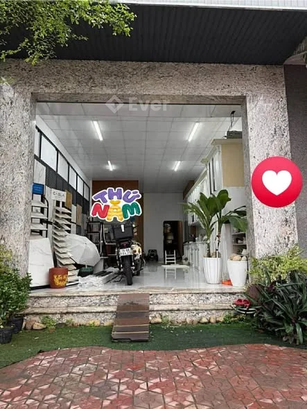 . Chủ gửi nhà mặt tiền Quang Trung. TP QUẢNG NGÃINhà xây kiên cố còn mới vào ở hoặc kinh doanh