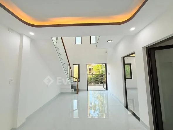 NHÀ CHÁNH LỘ MỚI 100%
- Diện tích 57m2 hơn 90m2 sàn
- Hướng Tây
- 2PN, nhà thiết kế đẹp, nịnh mắt