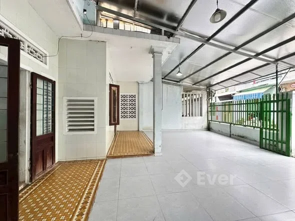 MỘT NGÔI NHÀ DUY NHẤT MẶT TIỀN LÊ HỮU TRÁC SẦM UẤT. - Ngang 8M dài 18M - Thỏa thuận - 143m²