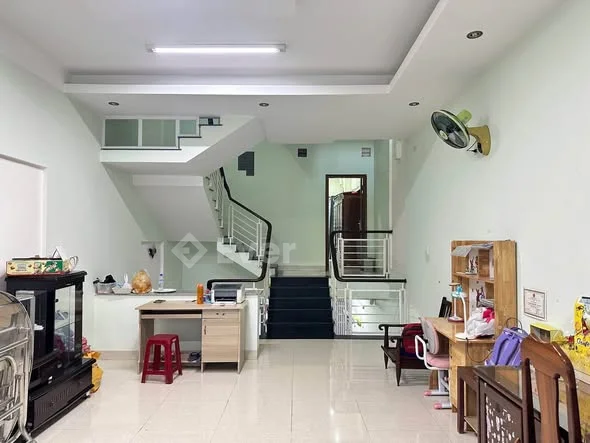 CHỦ RA NHANH NHÀ 3 TẦNG MẶT TIỀN MẠC ĐĨNH CHI NHỰA VỈA HÈ CỰC ĐẸP