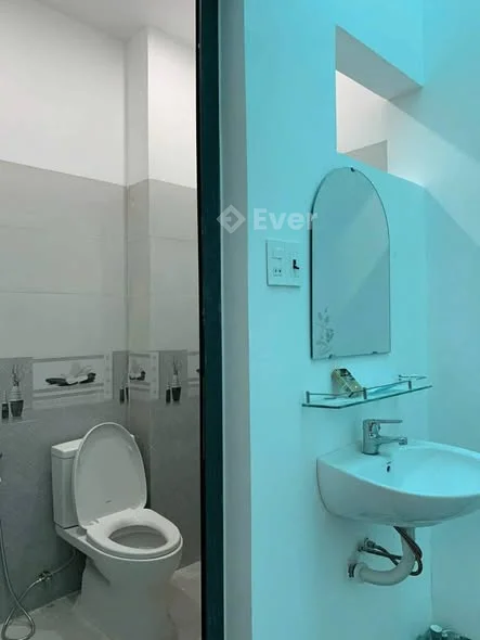 CHO THUÊ NHÀ nguyên căn 3 tầng Mặt tiền Phan Đình Phùng , phường Chánh Lộ, tp Quảng Ngãi - Thỏa thuận - 100m²