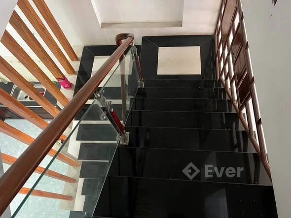 Bán nhanh nhà MT Trần Bình Trọng, nhà bao đẹp, gần Ngọc Bảo Viên, gần trường Quốc Tế, buôn bán kinh