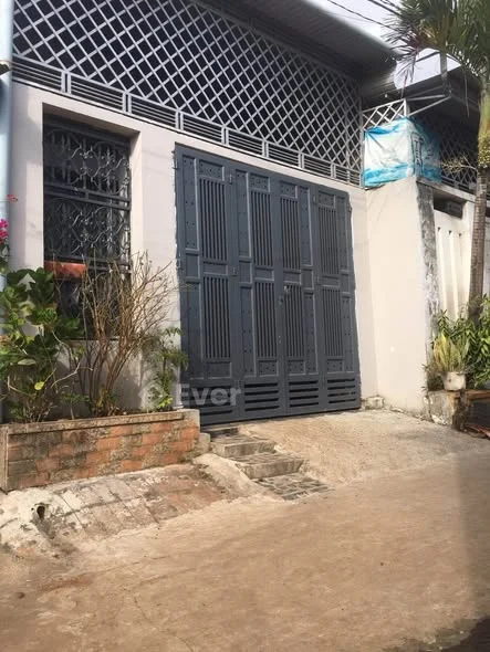 Nhà gác lỡ hẻm Nguyễn Viết Xuân DT : 5m x 20m có 3p ngủ