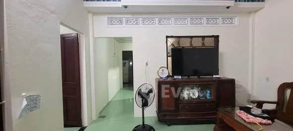 Nhà trung tâm phố (Hẻm Trường Chinh) Dt 140m2Nhà hướng Đông Nam