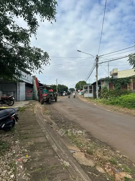 đất lê thị hồng gấm14m mặt đường sâu 1cạnh 5m 1 cạnh 16m có 50tcmặt tiền kinh doanh buôn bán