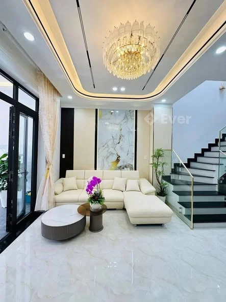 BÁNN NHÀ 1 Mê Hẻm 225/44 PHẠM VĂN ĐỒNG - Nhà 3PN, P.khách, Bếp, 2Wc, Sân Ôtô, Ban công - Dt : 5 x 18