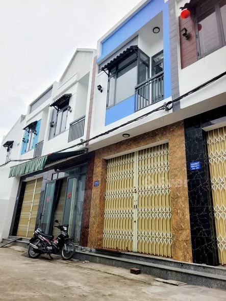 Căn nhà 1 mê ,ô tô đậu trước nhà ! Chỉ cần cọc dọn vào ở đón tết qua năm công chứng