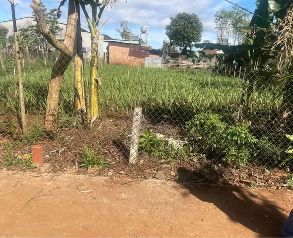 Hẻm Nguyễn Chí Thanh thông Bùi Viện thông Trương Định . Cách đường Nguyễn Chí Thanh khoảng 300m