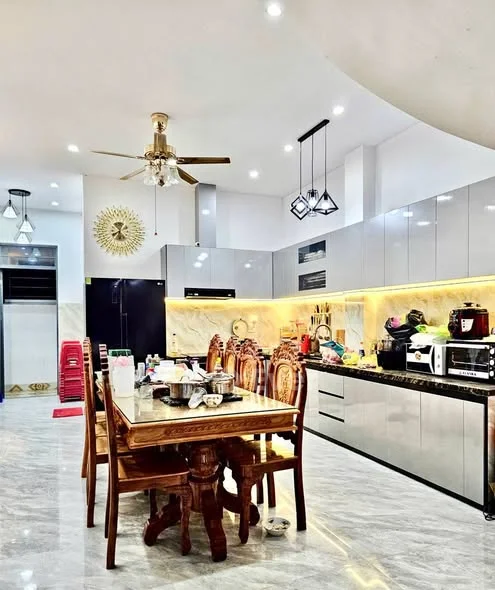 Nhà Mặt Tiền , Kinh Doanh , View Sông , Gần Cầu Chữ Y , P. Quy Nhơn , 107m2 (5*21,5) , 5 Tầng - Thỏa thuận - 107m²