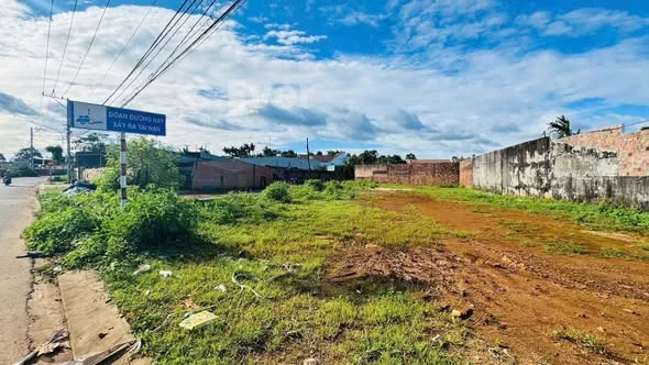 MẶT TIỀN PHẠM NGỌC THẠCH, phường Thống Nhất- DT: 20 x 40m thổ cư 200m