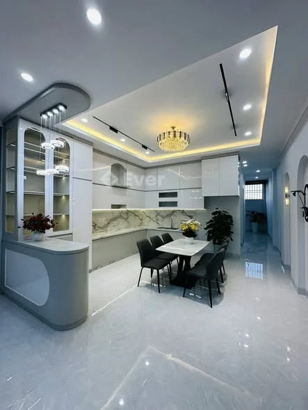 BÁNN CĂN NHÀ HẺM CHÍNH BÙI DỰ- Ngay cổng chào Xuống 100m, đường bê tông 8m, vị trí đông dân cư.