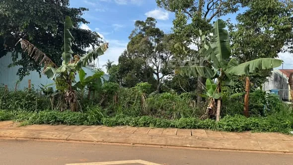 CẦN SANG NHƯỢNG LÔ ĐẤT MẶT TIỀN NGUYỄN THẾ LỊCH. ĐẤT BÊN THẤP VIEW ĐẸP- Dt : 10 x 32m ( Full Tc )